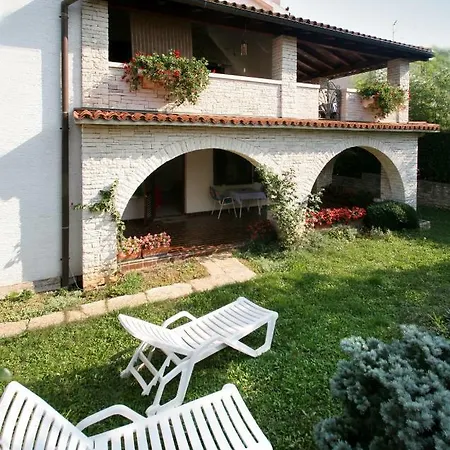 Apartments Ruby Funtana